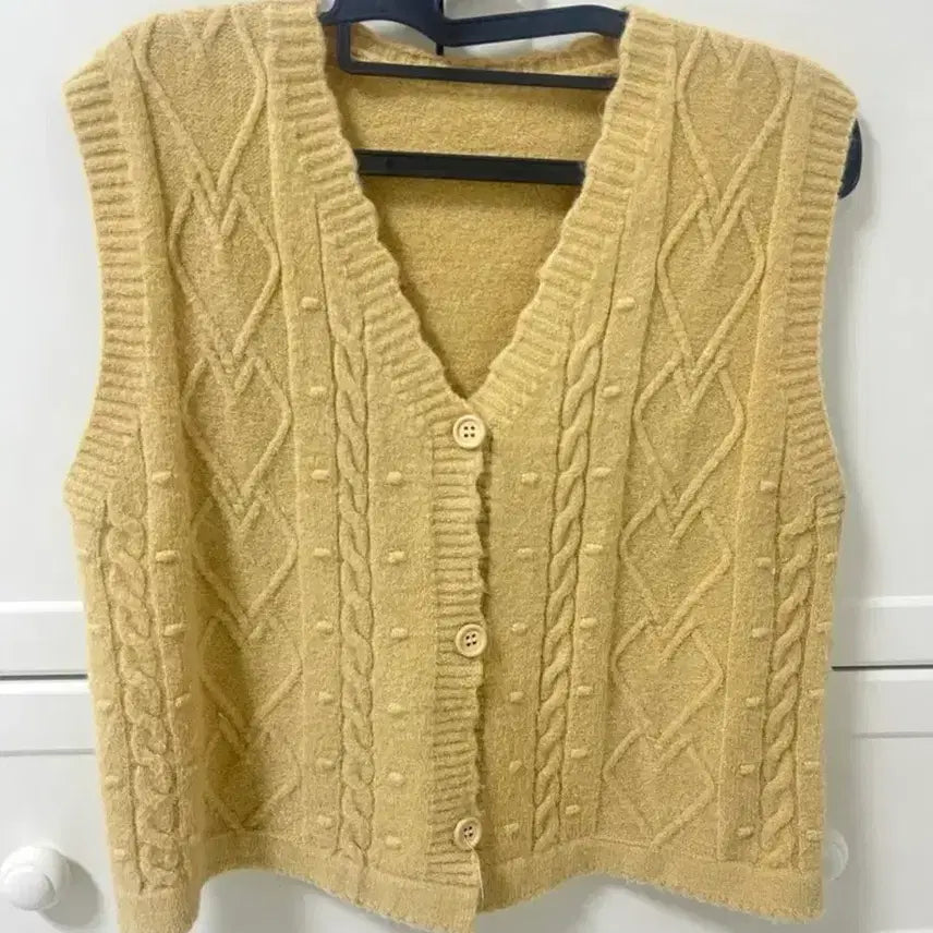 [BUNJANG] Cable Knit Cardigan Yellow / 케이블 니트 가디건 옐로우