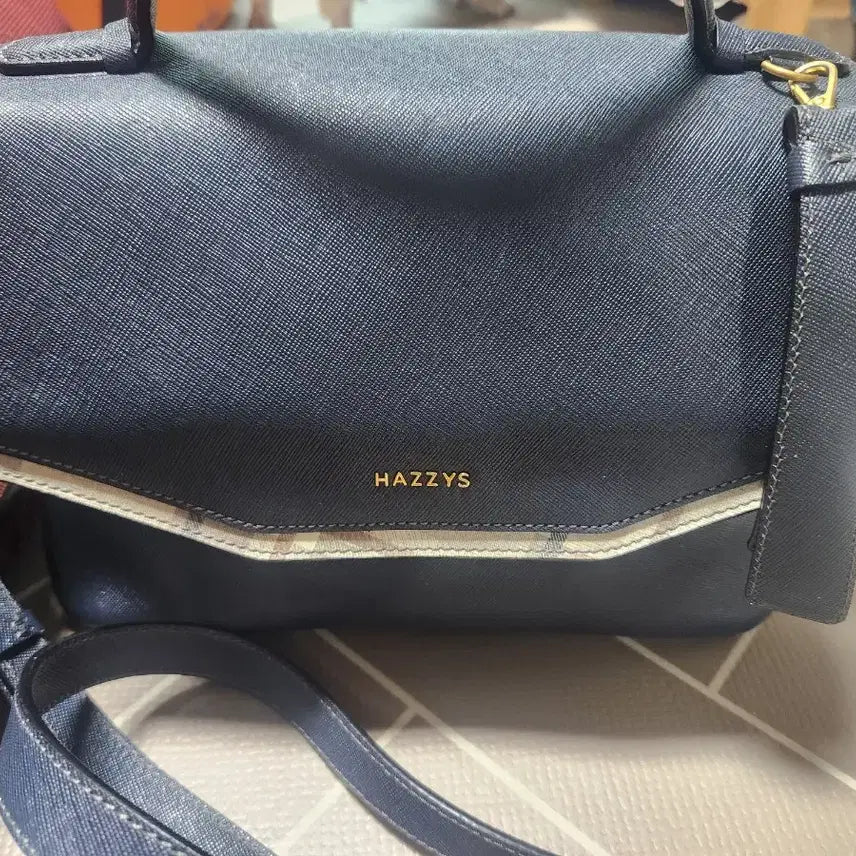 [BUNJANG] Hazzys Saffiano Satchel Bag / 헤지스 사피아노 사첼백
