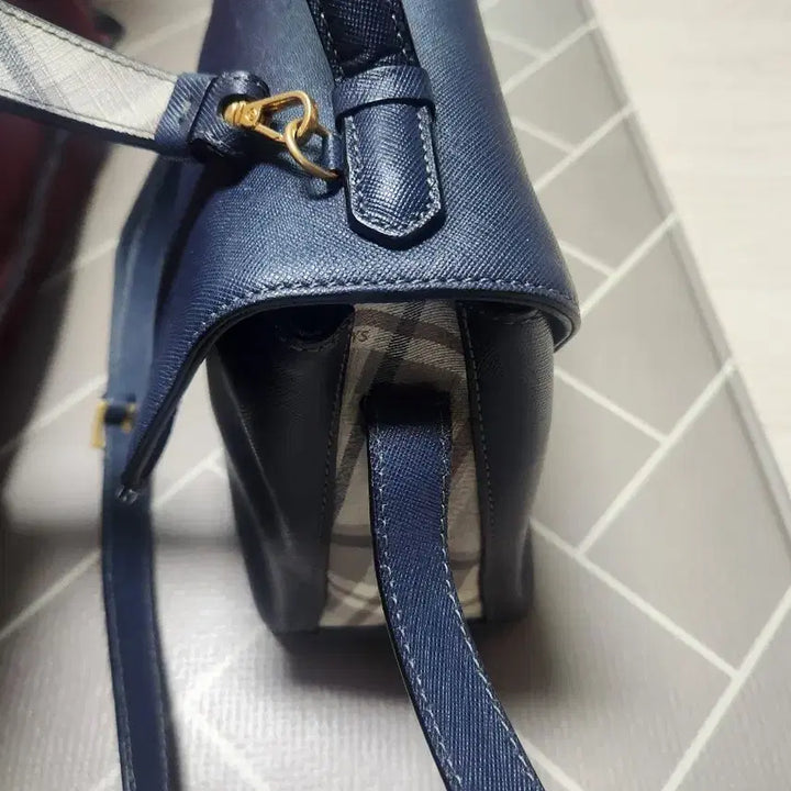 [BUNJANG] Hazzys Saffiano Satchel Bag / 헤지스 사피아노 사첼백