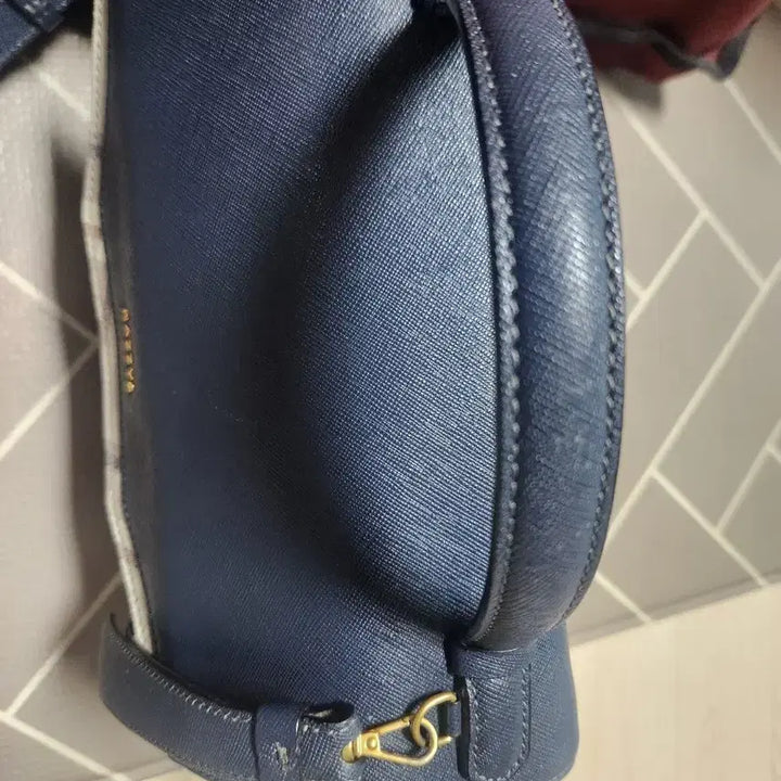 [BUNJANG] Hazzys Saffiano Satchel Bag / 헤지스 사피아노 사첼백