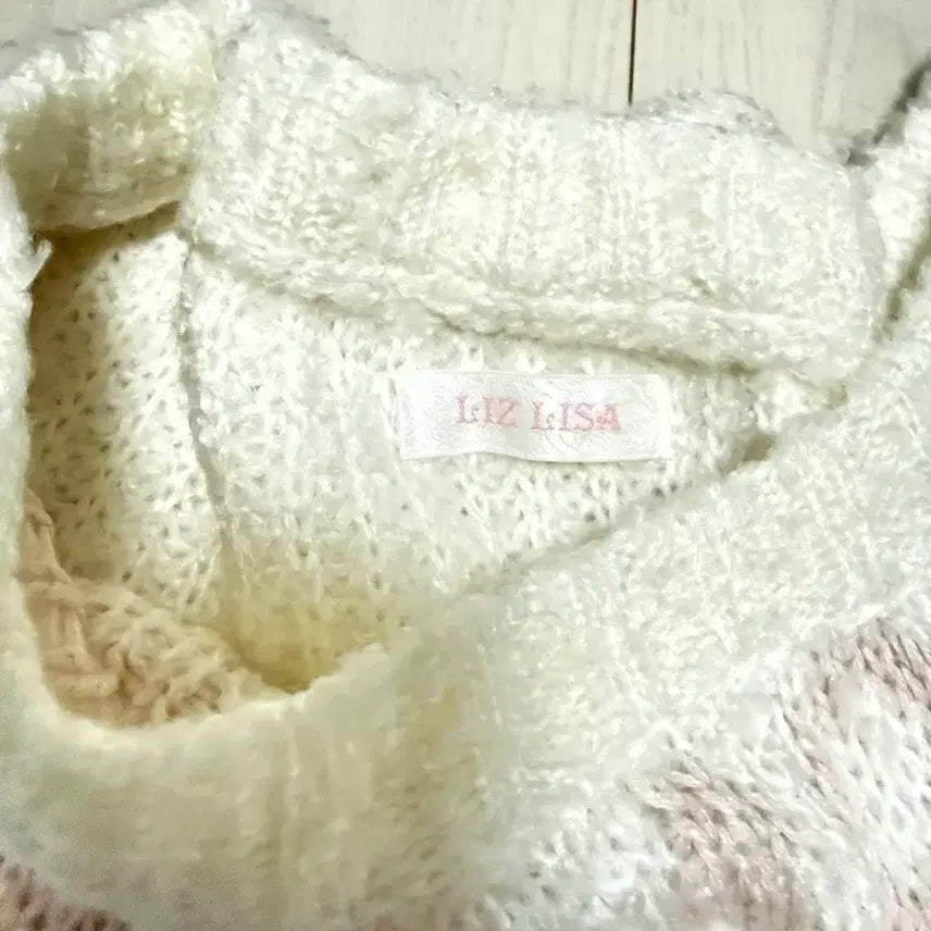 [BUNJANG] Lovelyz Jisoo Lettering Knit / 리즈리사 레터링 니트