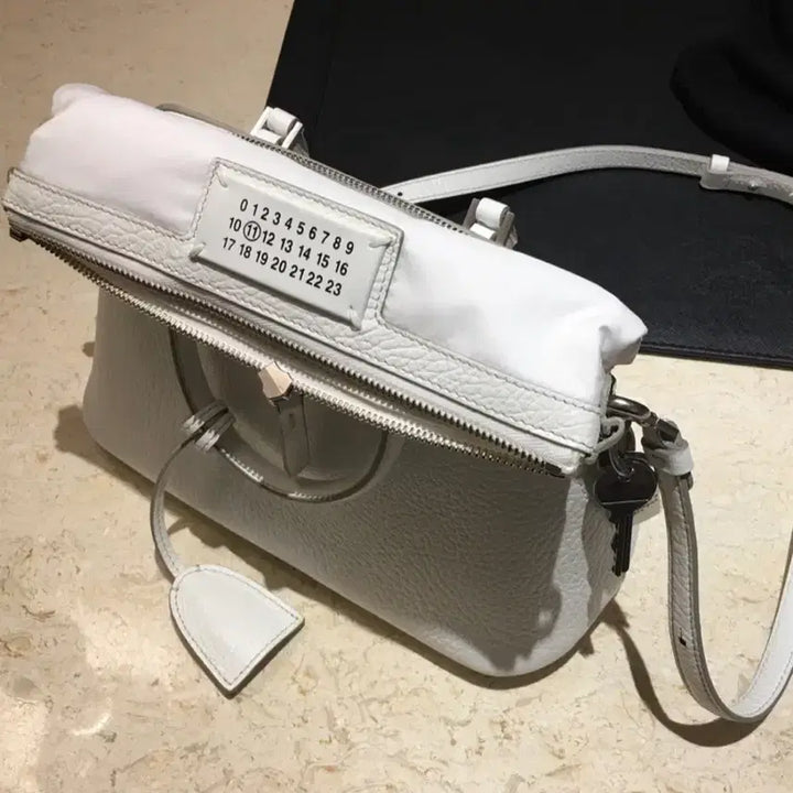 [BUNJANG] Maison Margiela 5AC Mini Tote Bag White / 메종 마르지엘라 5AC 미니 토트백 화이트