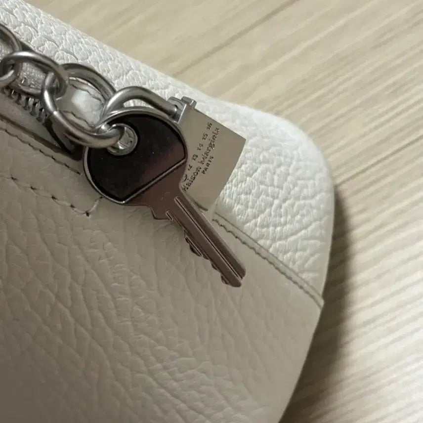 [BUNJANG] Maison Margiela 5AC Mini Tote Bag White / 메종 마르지엘라 5AC 미니 토트백 화이트