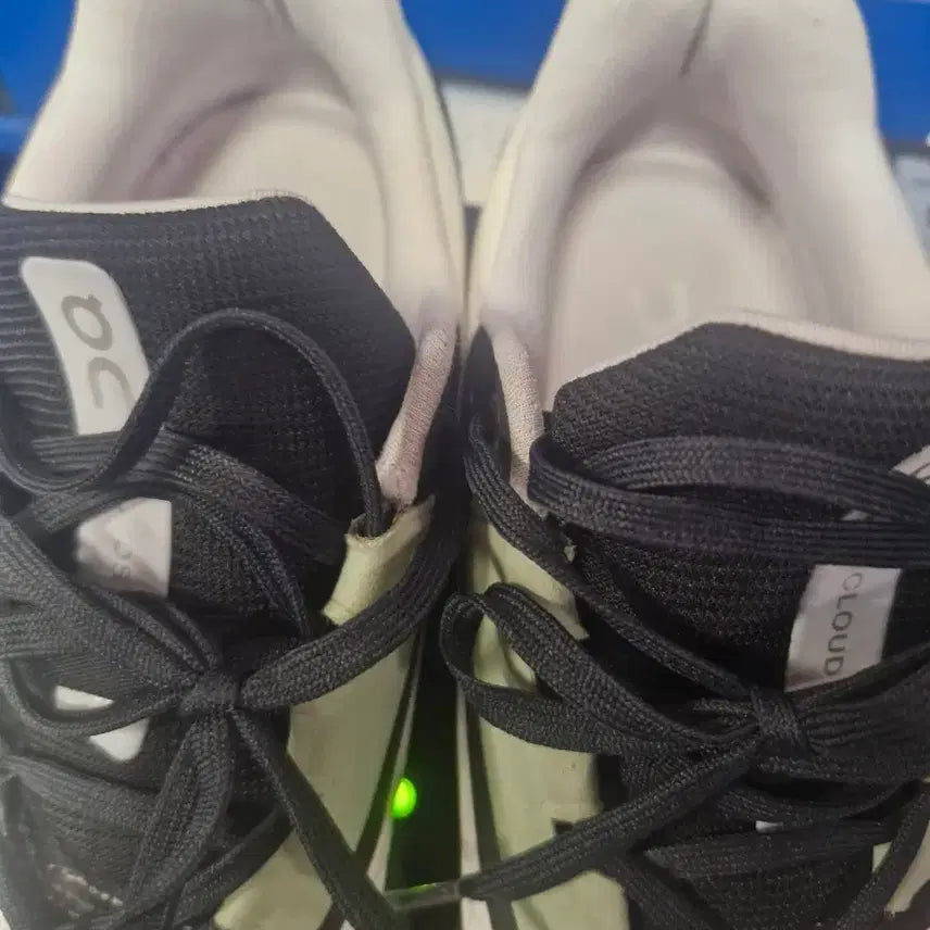 [BUNJANG] On Running Cloudstratus 2 Shoes / 온러닝 스트라터스2