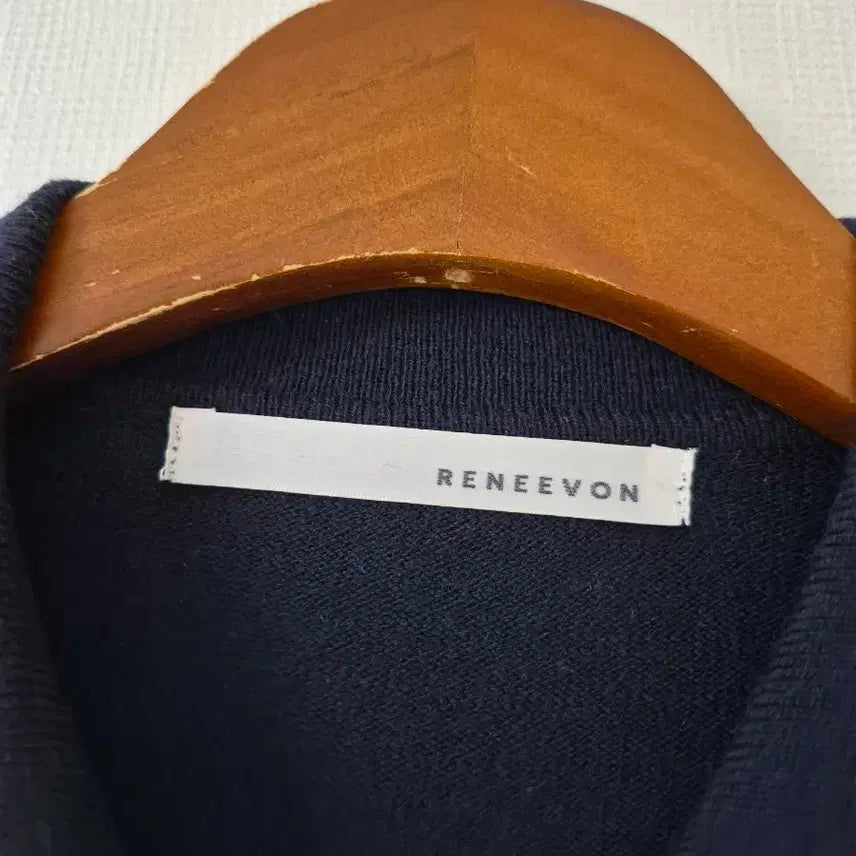 [BUNJANG] Pentagon Flower Embroidery Navy Cardigan / [레니본]펜타지온 꽃자수 네이비 가디건