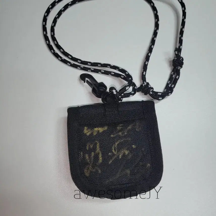[BUNJANG] (G)I-DLE Signed Airpods Case / (여자)아이들 단체 싸인 에어팟 케이스