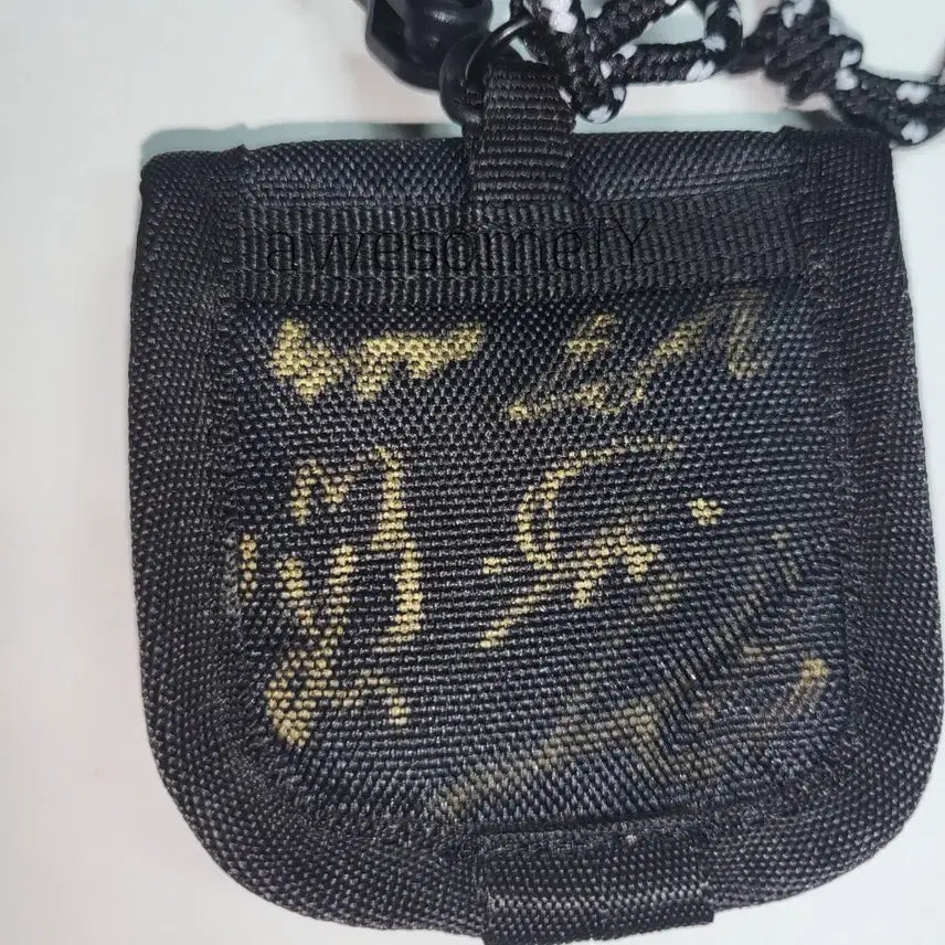 [BUNJANG] (G)I-DLE Signed Airpods Case / (여자)아이들 단체 싸인 에어팟 케이스