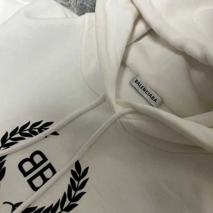 [BUNJANG] Balenciaga Laurel Wreath Hoodie / {M size} 발렌시아가 월계수 후드티