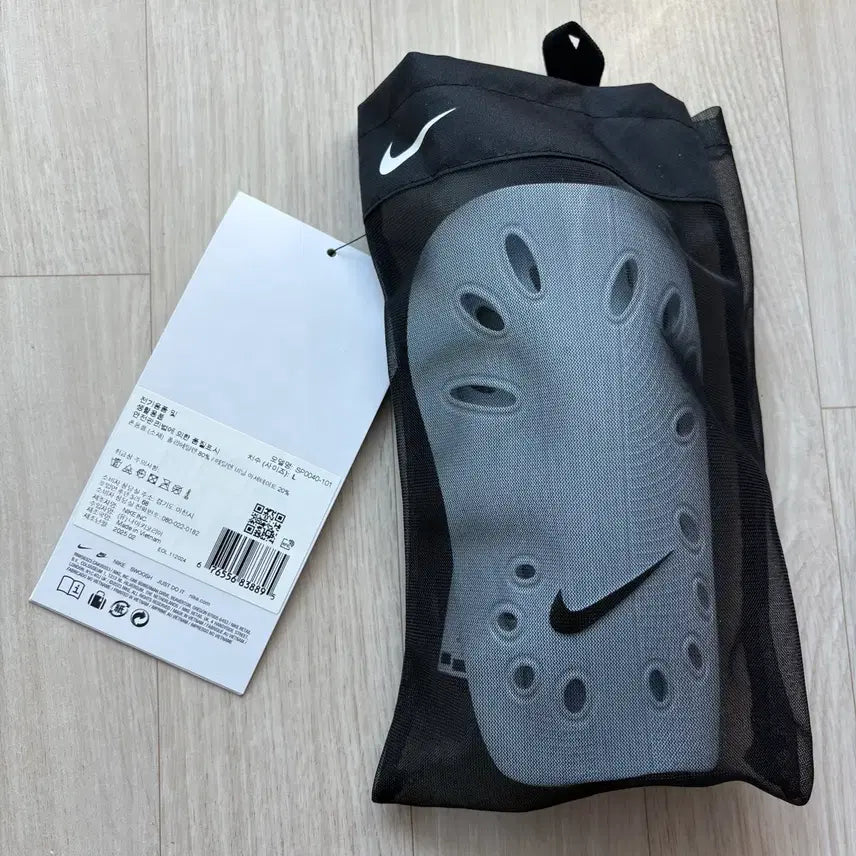 [BUNJANG] Nike Phantom GX 2 Academy Futsal Shoes / 나이키 팬텀 GX 2 아카데미 축구화 풋살화