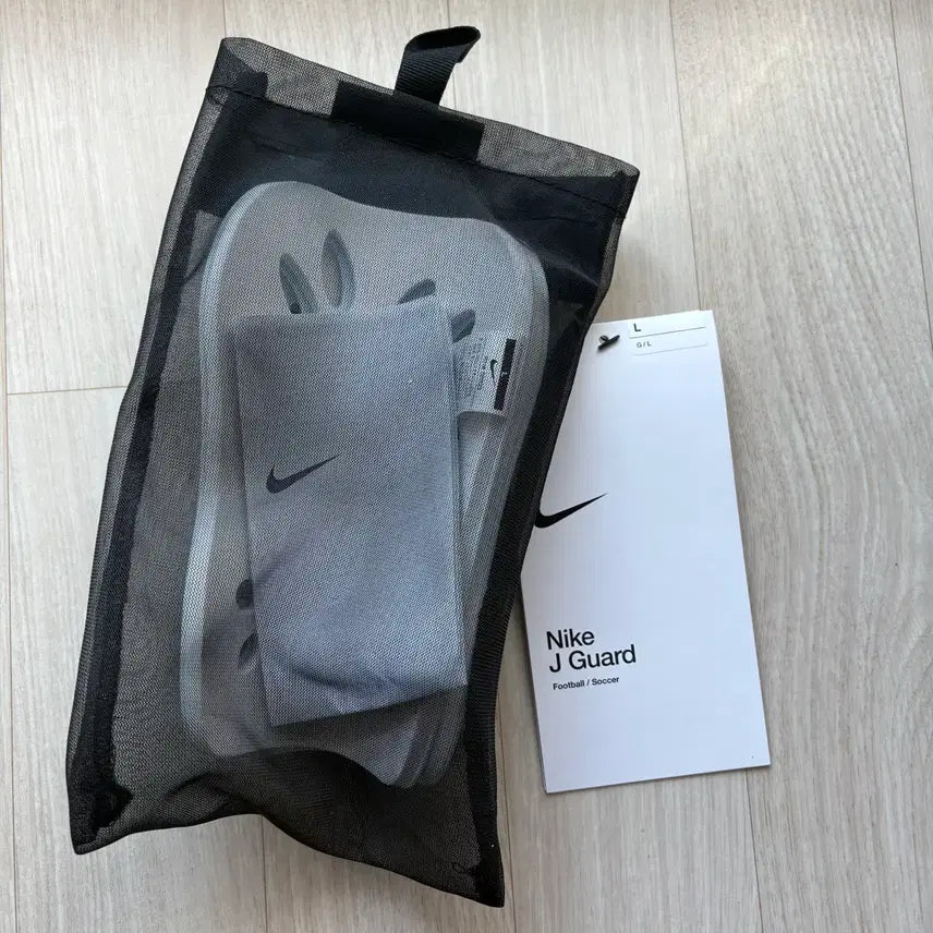 [BUNJANG] Nike Phantom GX 2 Academy Futsal Shoes / 나이키 팬텀 GX 2 아카데미 축구화 풋살화