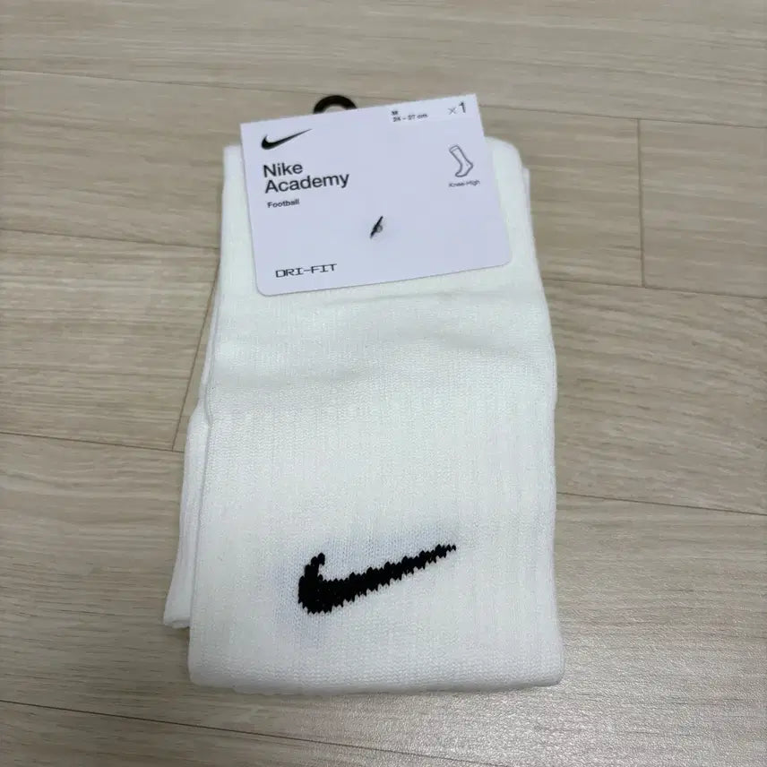 [BUNJANG] Nike Phantom GX 2 Academy Futsal Shoes / 나이키 팬텀 GX 2 아카데미 축구화 풋살화