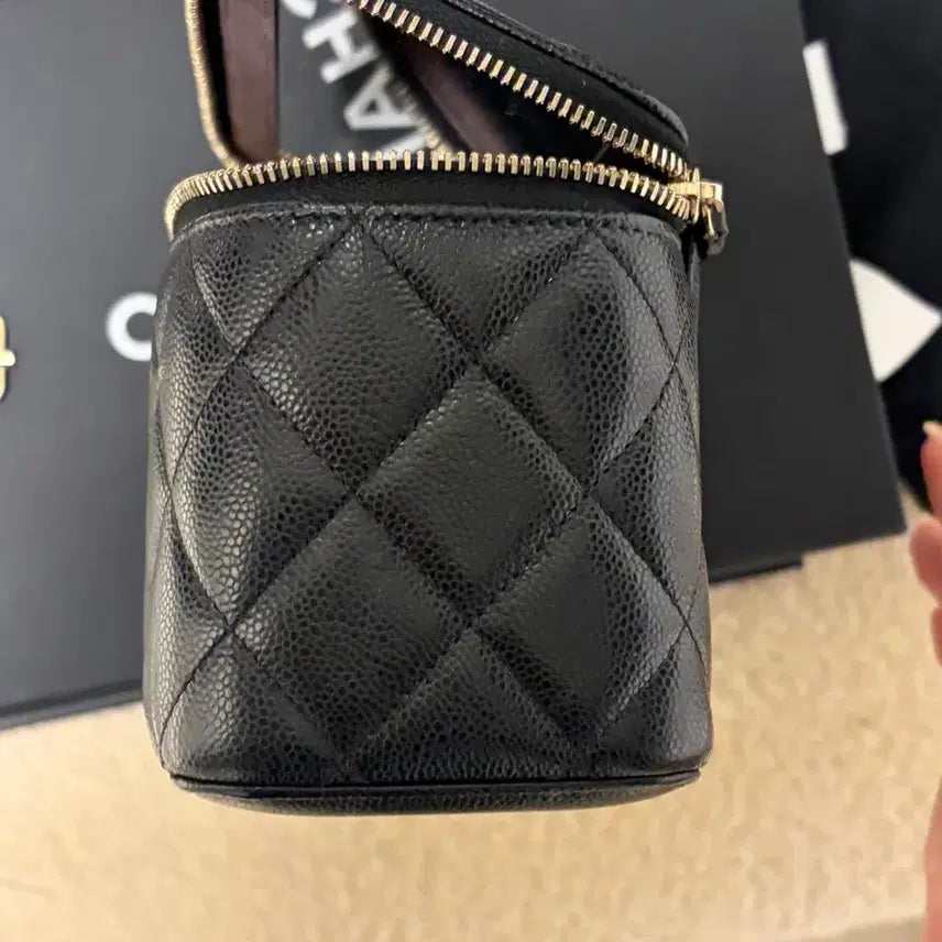 [BUNJANG] Chanel Classic Vanity Bag Rectangular Caviar Black Gold Hardware / [급처]샤넬 클래식 베니티백 직사각 캐비어 블랙 금장