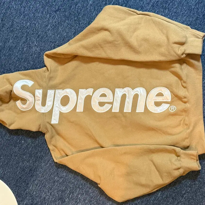 [BUNJANG] Supreme Satin Applique Hoodie Sweatshirt Light Tan / 슈프림 사틴 아플리케 후드 스웨트셔츠 라이트 탄 / 보관