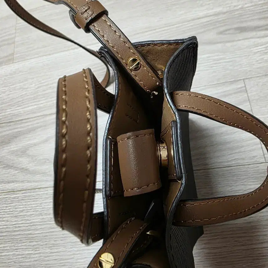 [BUNJANG] Hazzys Mini Crossbody Bag / 헤지스 미니 크로스백