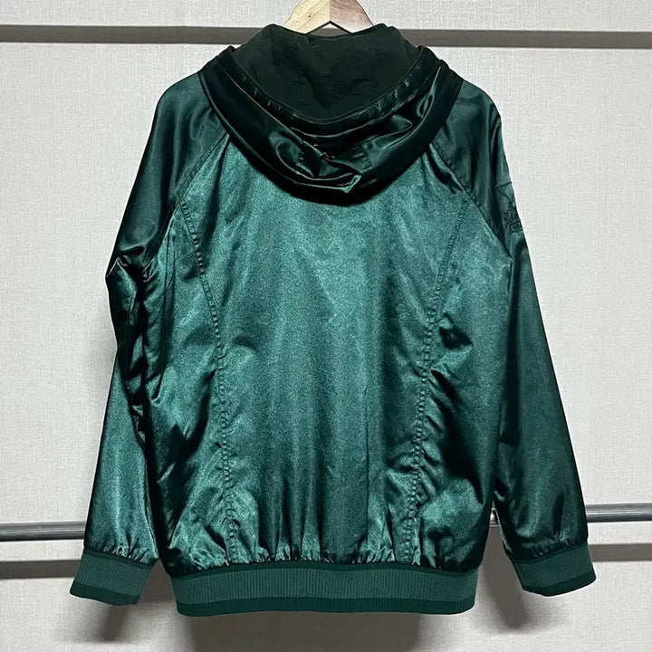 [BUNJANG] MLB Hooded Windbreaker Jacket (Size 100) / MLB 후드 바람막이 자켓 100