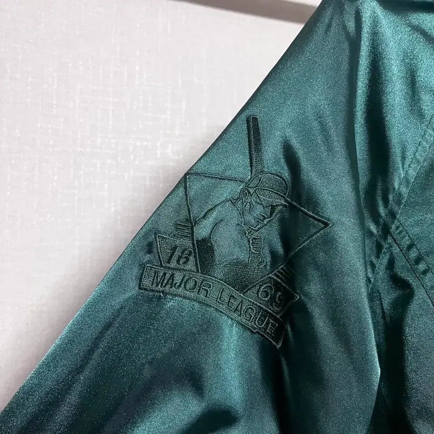 [BUNJANG] MLB Hooded Windbreaker Jacket (Size 100) / MLB 후드 바람막이 자켓 100
