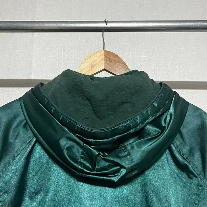 [BUNJANG] MLB Hooded Windbreaker Jacket (Size 100) / MLB 후드 바람막이 자켓 100