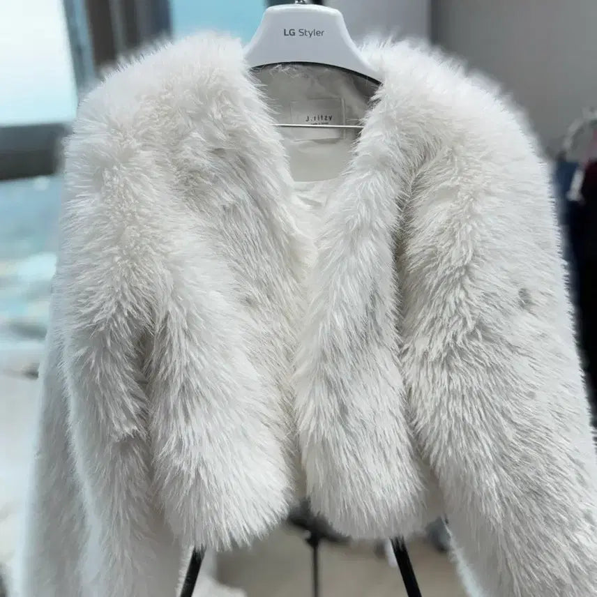 [BUNJANG] Jay Riiidge White Fur Jacket / 제이릿지 화이트 퍼 자켓