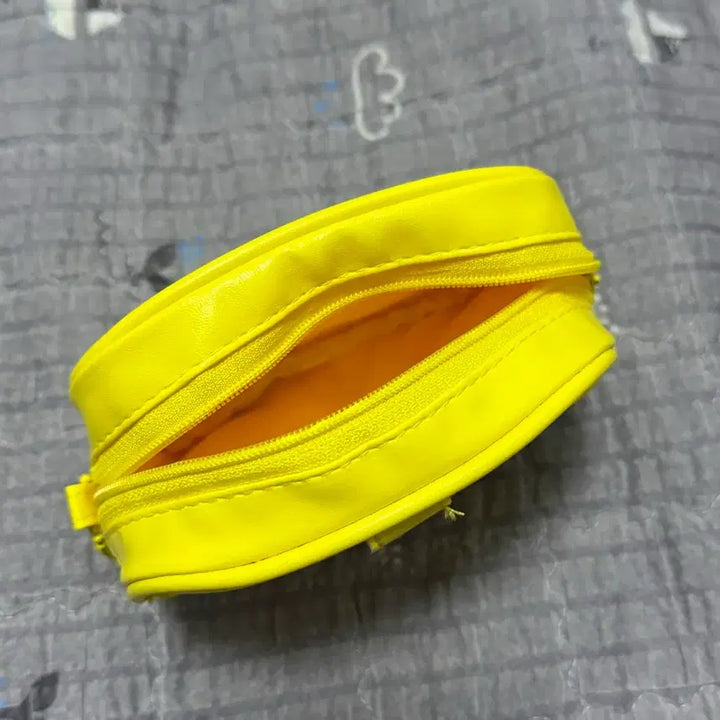 [BUNJANG] Colorgram Crayon Shin-chan Collaboration Pouch / 컬러그램 짱구 콜라보 파우치