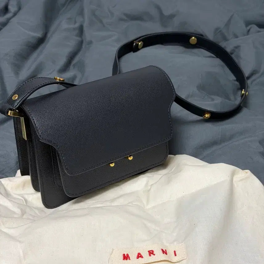 [BUNJANG] Marni Trunk Mini Shoulder Bag Saffiano Black / 마르니 트렁크 미니 숄더백 사피아노 블랙