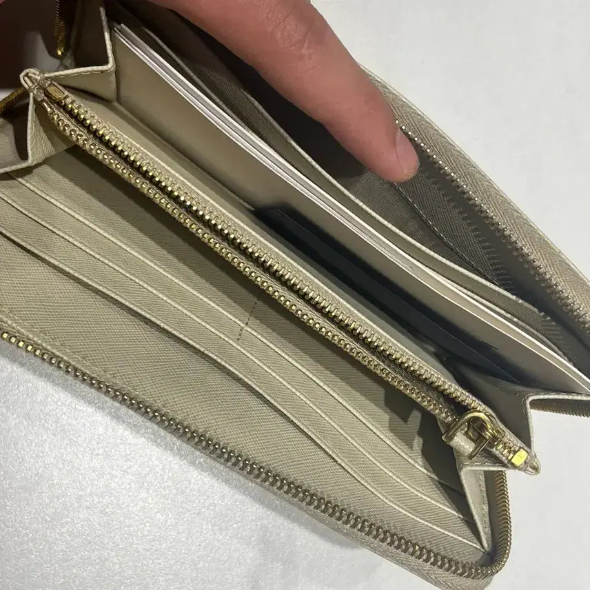 [SOLD OUT] 프라다 사피아노 장지갑