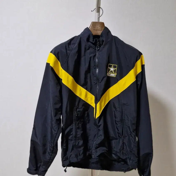 [BUNJANG] U.S. Army APFU Training Jacket Small/Regular / 미군 APFU U.S.ARMY 자켓 small/regular