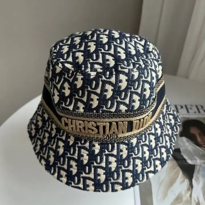 [BUNJANG] Oblique Bucket Hat / [새상품] 오블리크 버킷햇 모자