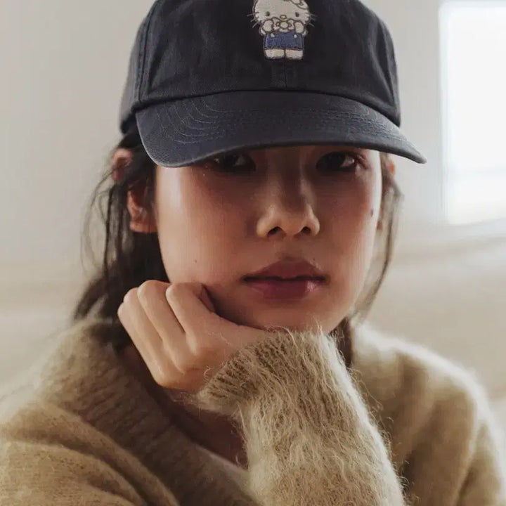 [BUNJANG] PARVÈN x Hello Kitty Washed Embroidered Ball Cap (Charcoal) / (새상품) 파르벵 x 헬로 키티 워시드 엠브로이디드 볼캡 차콜