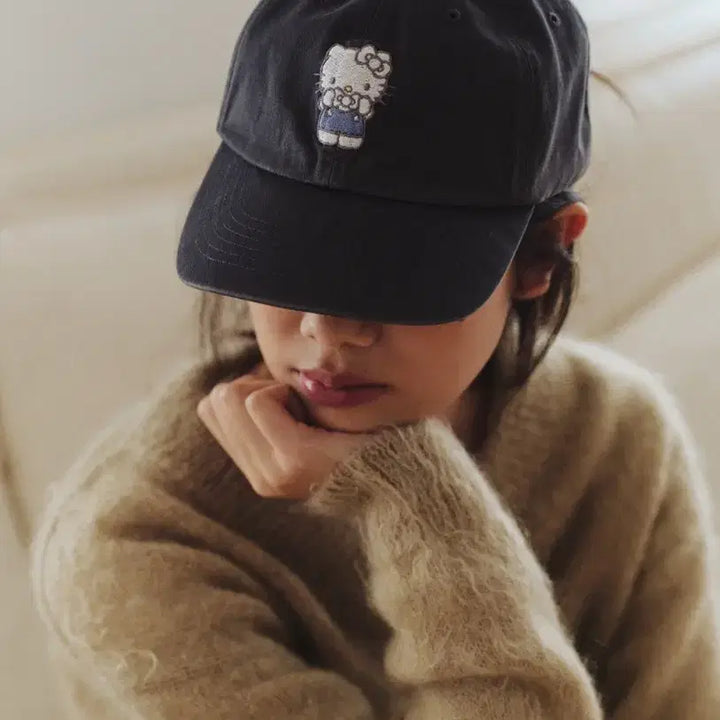 [BUNJANG] PARVÈN x Hello Kitty Washed Embroidered Ball Cap (Charcoal) / (새상품) 파르벵 x 헬로 키티 워시드 엠브로이디드 볼캡 차콜