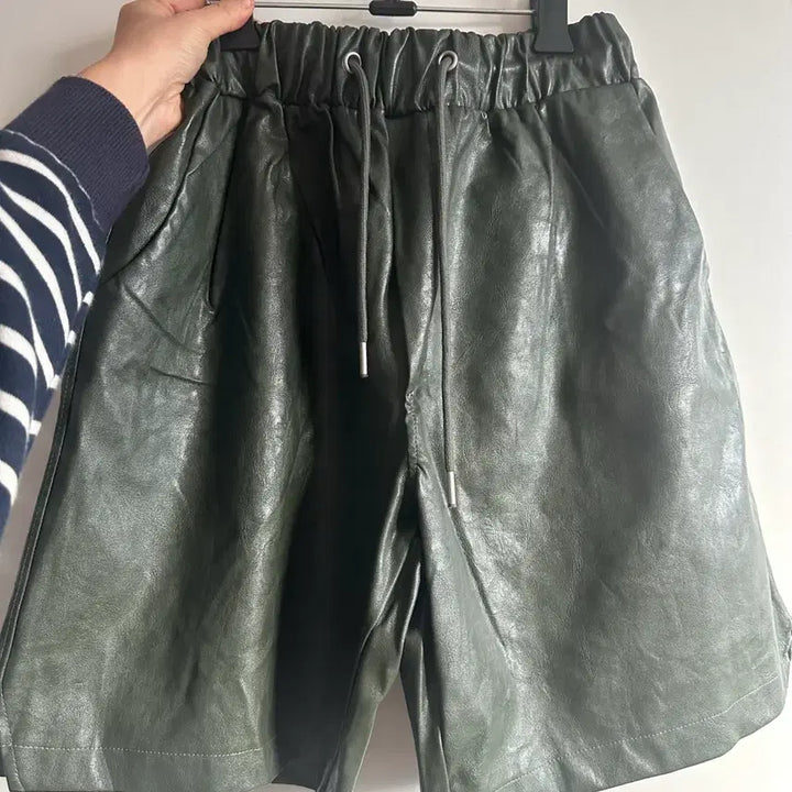 [BUNJANG] Khaki Leather Shorts / (새상품) 카키 가죽 반바지