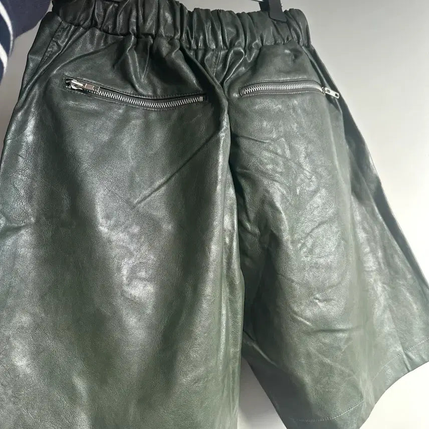 [BUNJANG] Khaki Leather Shorts / (새상품) 카키 가죽 반바지