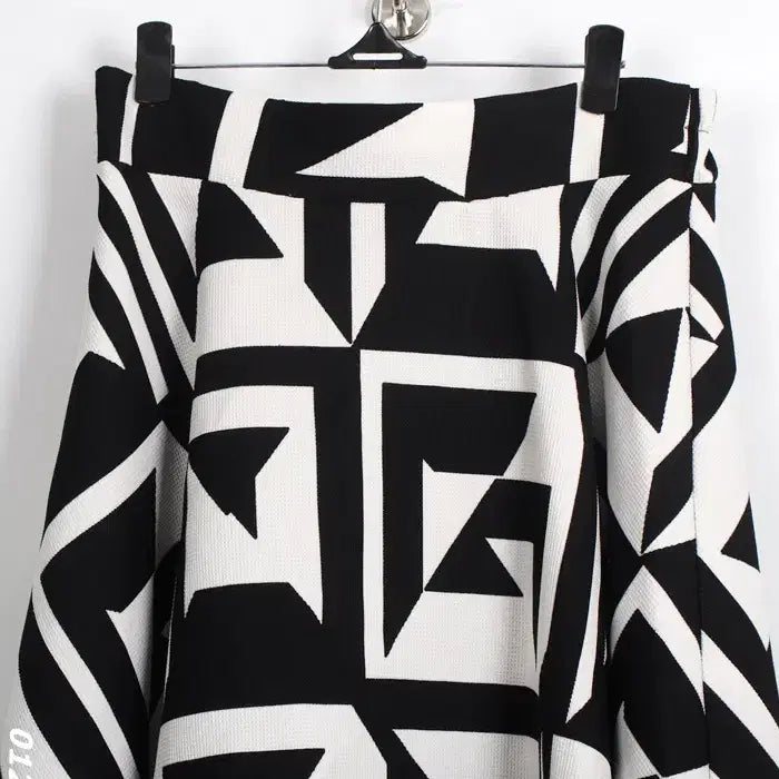 [BUNJANG] Geometric Pattern Flare Skirt / 여성F/ 기하학무늬 뒷밴딩 플레어 스커트 8-15
