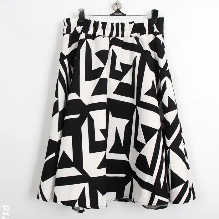 [BUNJANG] Geometric Pattern Flare Skirt / 여성F/ 기하학무늬 뒷밴딩 플레어 스커트 8-15