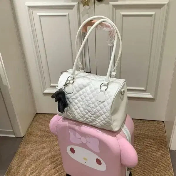 [BUNJANG] Hello Kitty Black Quilted Shoulder Bag / [새상품/*바로발송*] 블랙 헬로키티 퀼팅 보부상 숄더백 여행 가방