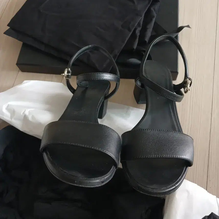 [BUNJANG] Chanel Black Leather Sandals / 샤넬 블랙 레더 샌들힐