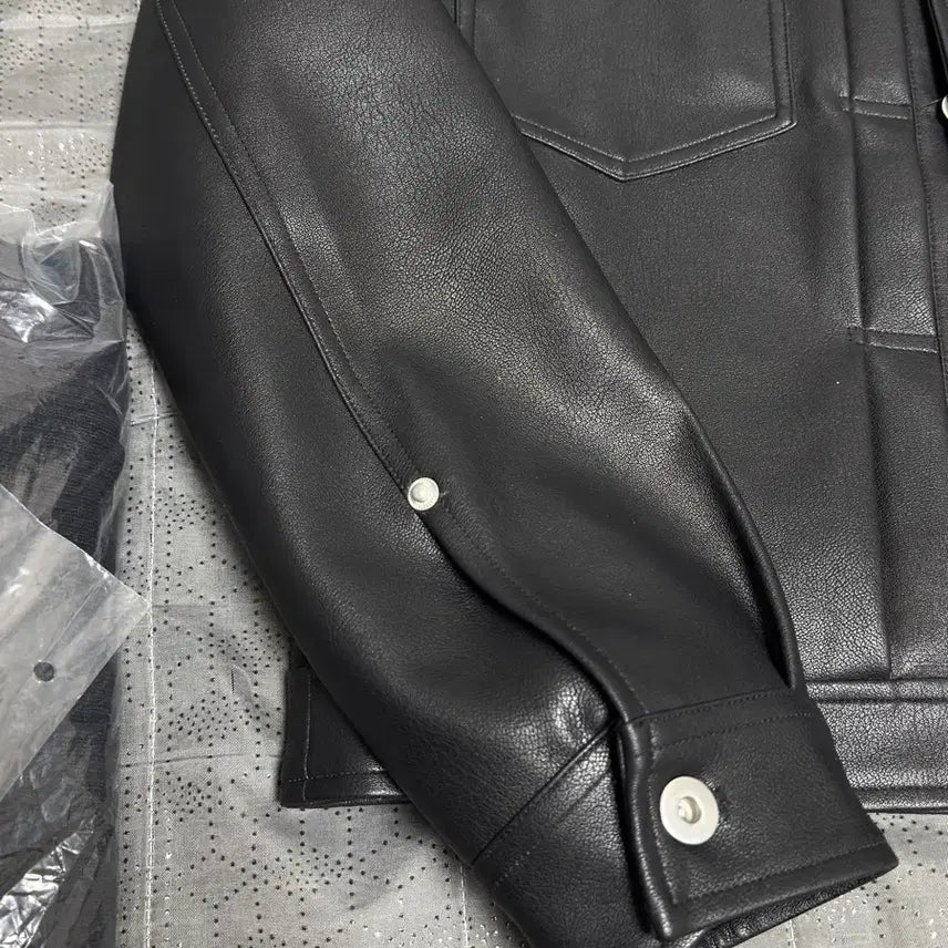 [BUNJANG] Black Leather Trucker Jacket / (새상품)블랙 가죽 트러커 자켓