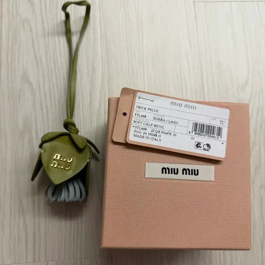 [BUNJANG] Miu Miu Heart Logo Keyring / 미우미우 키링