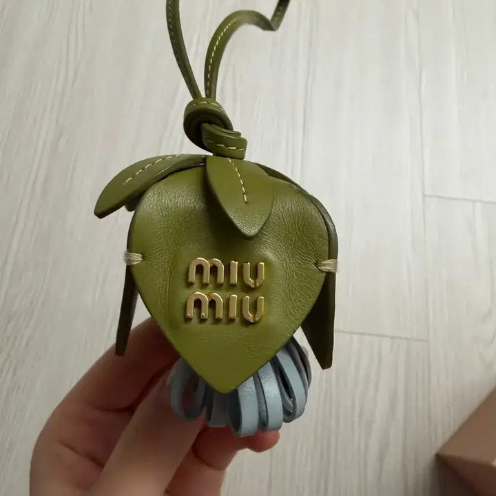 [BUNJANG] Miu Miu Heart Logo Keyring / 미우미우 키링