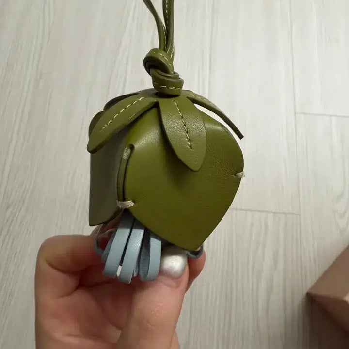 [BUNJANG] Miu Miu Heart Logo Keyring / 미우미우 키링