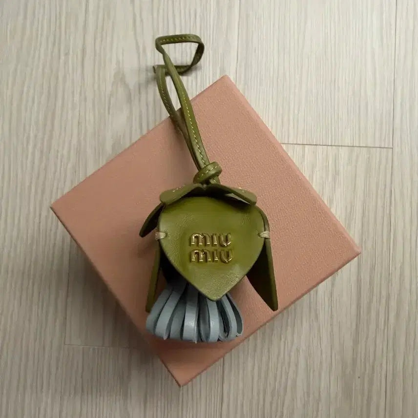 [BUNJANG] Miu Miu Heart Logo Keyring / 미우미우 키링