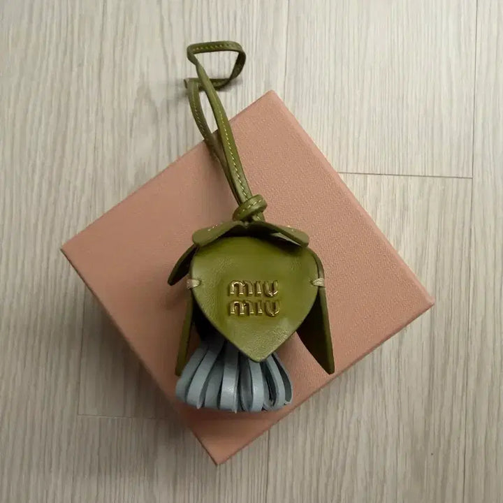 [BUNJANG] Miu Miu Heart Logo Keyring / 미우미우 키링