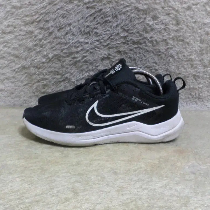 [BUNJANG] Nike Downshifter 12 Black Sneakers (Used) / 후루룩구제 260 나이키 다운쉬프터12 블랙 운동화 중고 신발