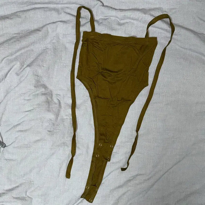 [BUNJANG] Slim Fit Strappy Top Bodysuit / 슬림핏 스트랩 탑 바디수트 카키 (정가 51,800원)[옷]