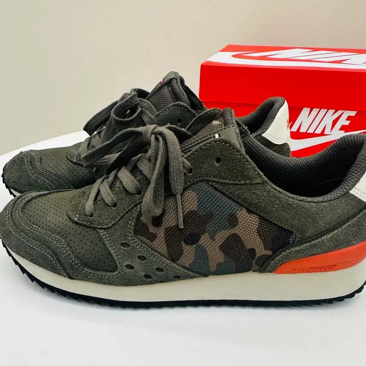 [BUNJANG] Tommy Hilfiger Camo Khaki Sneakers / 타미힐피거 카모 카키 스니커즈 260mm