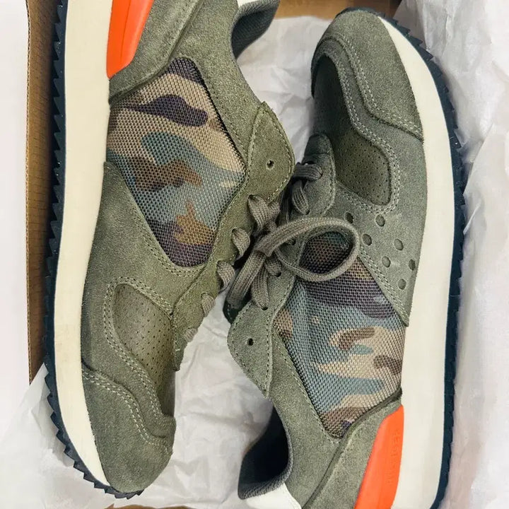 [BUNJANG] Tommy Hilfiger Camo Khaki Sneakers / 타미힐피거 카모 카키 스니커즈 260mm