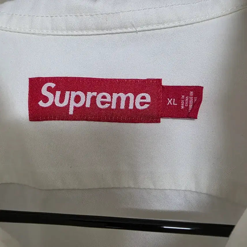 [SOLD OUT] 슈프림 스몰 박스 셔츠 화이트  XL - 23FW