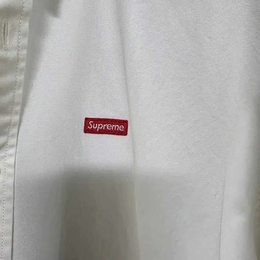 [SOLD OUT] 슈프림 스몰 박스 셔츠 화이트  XL - 23FW