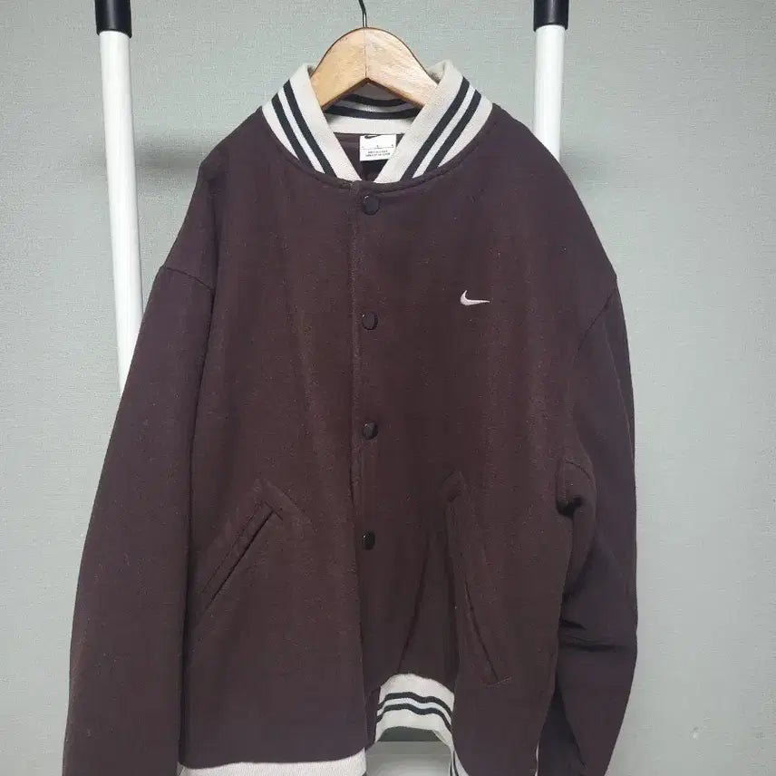 [BUNJANG] Nike Varsity Jacket Brown / 나이키 바시티 자켓 브라운