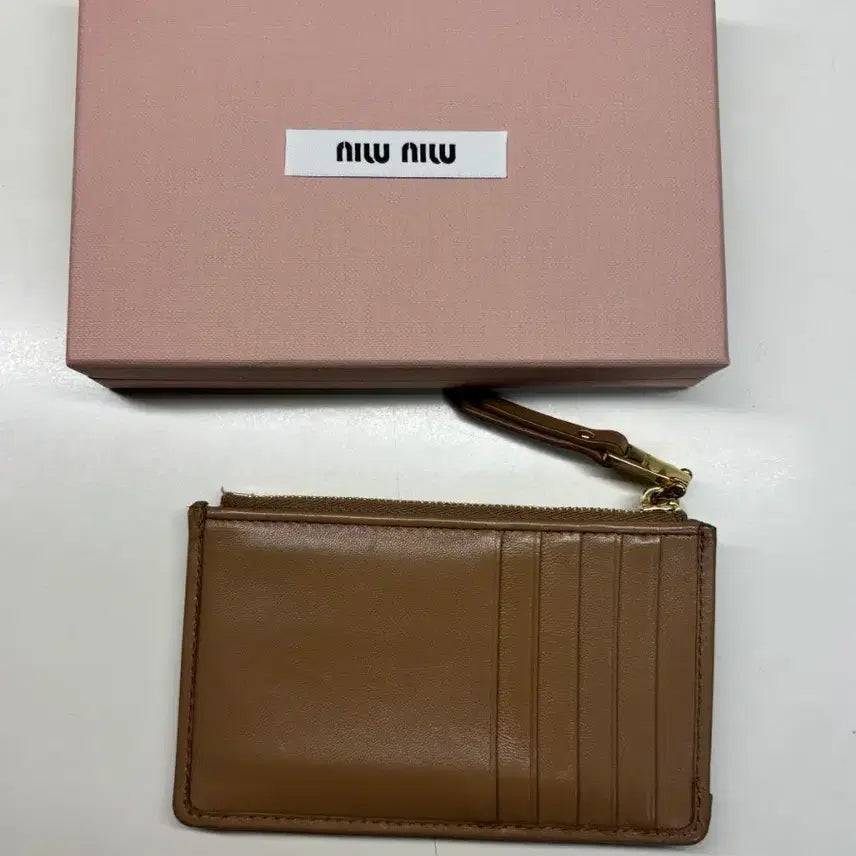 [BUNJANG] Miu Miu Matelassé Zipper Card Wallet (Camel) / 미우미우 마틀라세 지퍼카드지갑  (카멜색상)