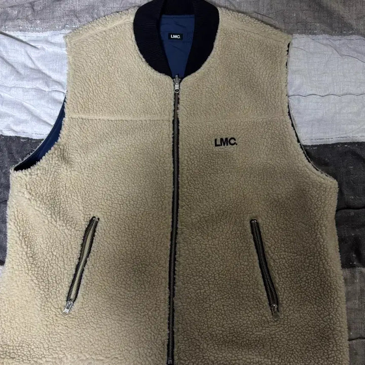 [BUNJANG] LMC Reversible Fleece Vest (L) / LMC 리버서블 양털조끼 (L)